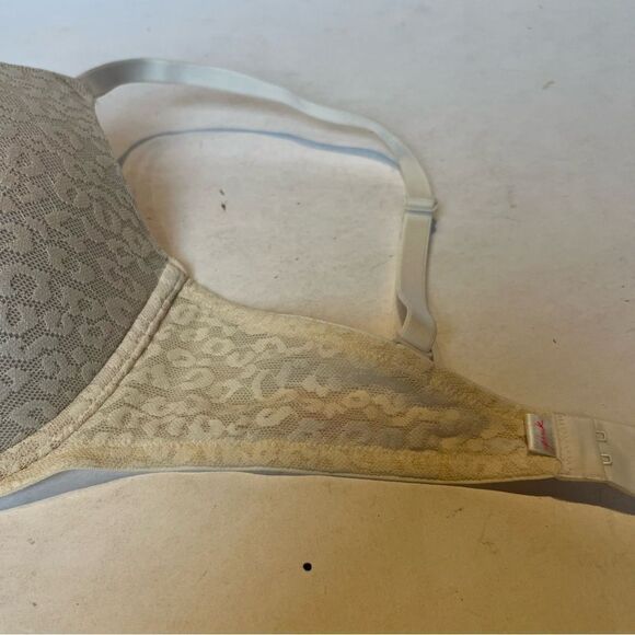 PINK Wear Everywher Push -up Bra White Underwire Size 34DD - Picture 6 of 8